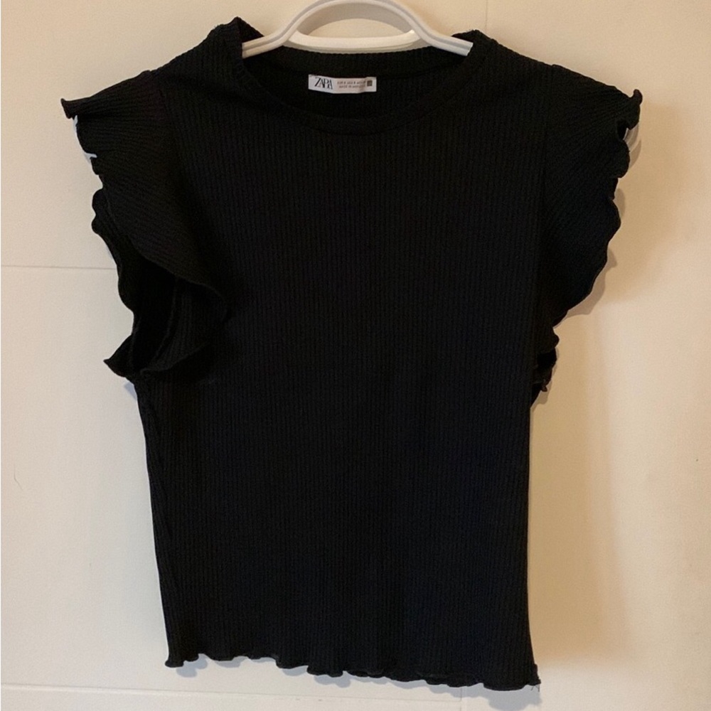 Zara Ladies Black Ribbed Short Ruffle Sleeves Top with Stretch Size Small NWOT